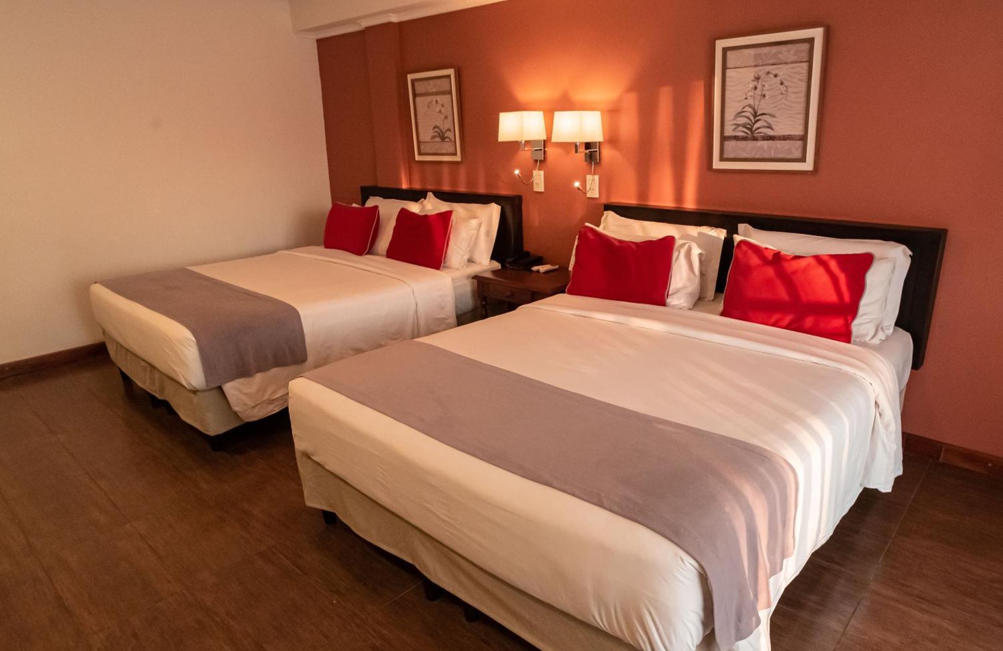 Hotel Saint George Puerto Iguazú Exteriör bild